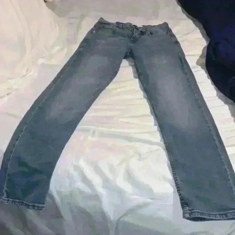 Levi slim 37 woman’s jeans